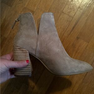 Steve Madden Tan Ankle Boots with Block Heel and Zipper